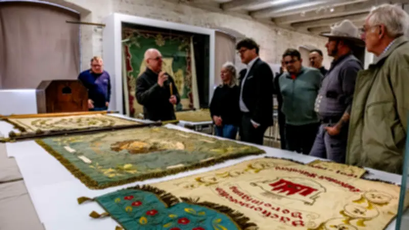 Historische Handwerksfahnen: Wittenberger Innungen übergeben Kulturgut an Stadt