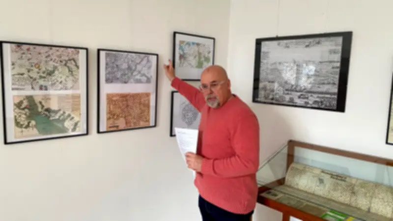 Historische Kartenausstellung in Malchin zeigt Stadtentwicklung über Jahrhunderte