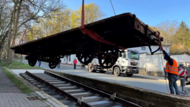 Historischer Wagen für Zeitzer Drahtseilbahn am Wendischen Berg eingetroffen