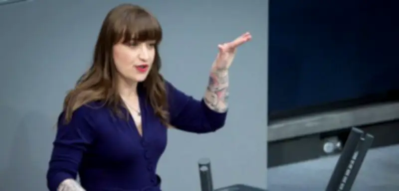 Hitzige Debatte im Bundestag: Opposition zerpflückt Tankrabatt als "grottenschlechtes" Entlastungspaket