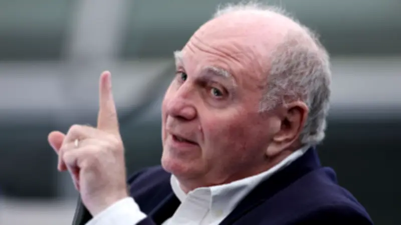 Hoeneß rechnet mit Tuchel ab: Stanisic-Deutsch-Frage und interne Bayern-Geschichten