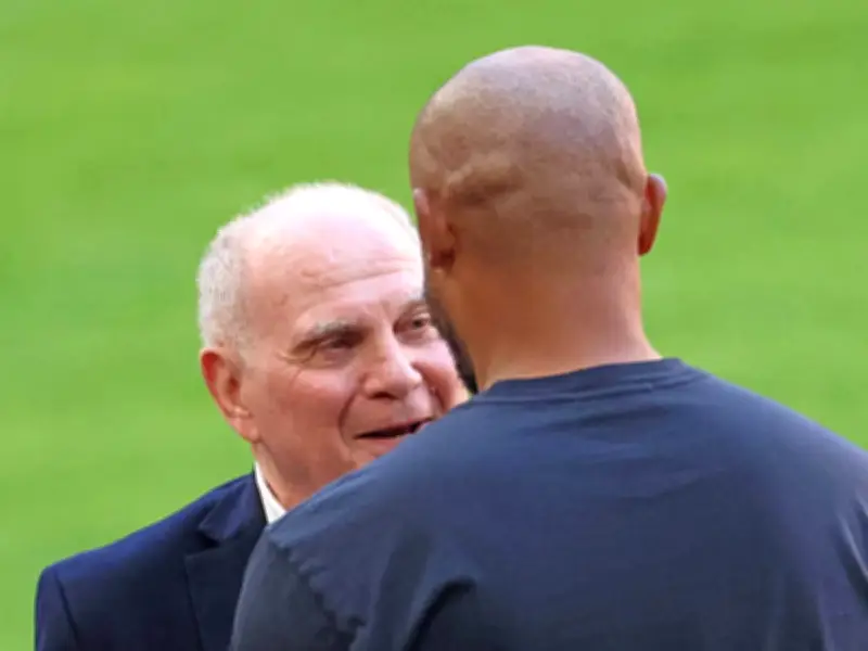 Hoeneß verweigert Kompany: Statt Xavi Simons gab es nur Apfelkuchen