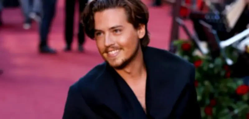 Hollywood Hills: Dylan Sprouse überwältigt mutmaßlichen Eindringling auf eigenem Grundstück