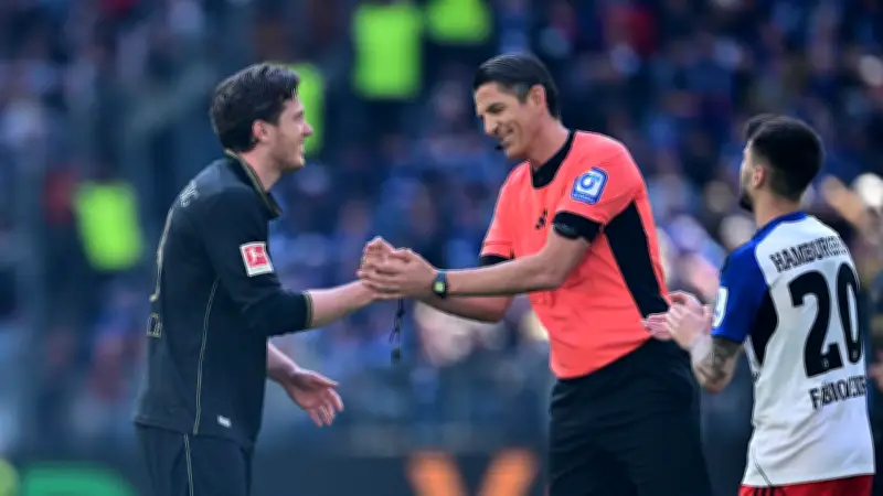 HSV-Remis mit spektakulärer Fairplay-Aktion: Gregoritsch korrigiert Schiedsrichter Aytekin