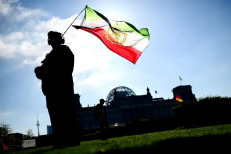 Hunderte demonstrieren in Berlin für Reza Pahlavi und Umsturz im Iran