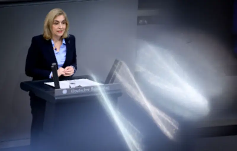 Im Proteststurm: Wo die größten Streitpunkte in Warkens Sparpaket liegen