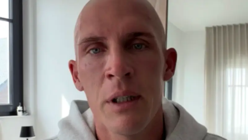 Influencer Tobias Wolf verliert alle Haare durch Autoimmunerkrankung - Sohn gibt Halt