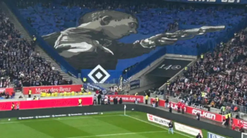 Irritierende Pistolen-Choreo der HSV-Fans: Bezug zum Film 'Hass'