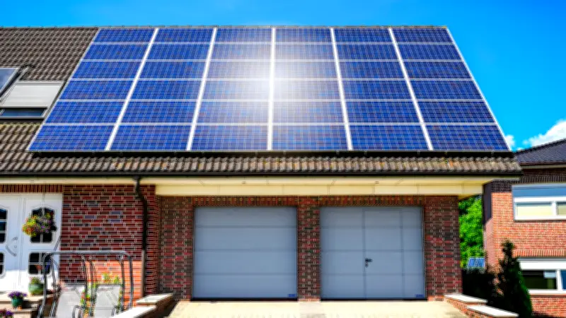 Ist Solarenergie gefährlicher als Atomstrom? Experte sorgt für Aufsehen