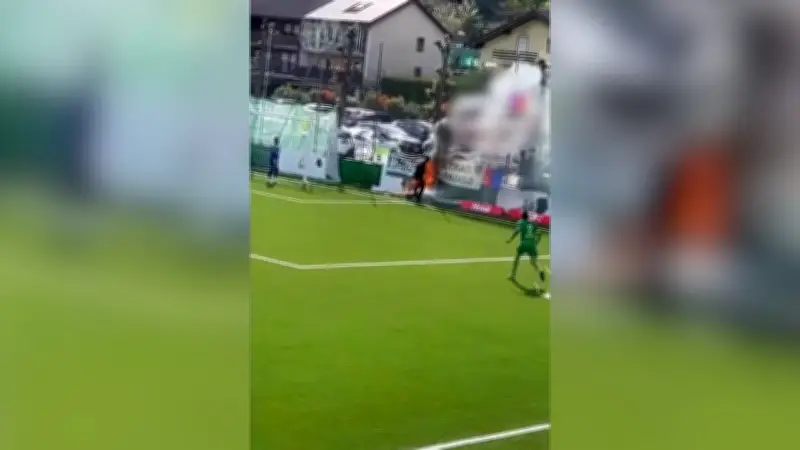 Italien-Star wird zum Retter: Feuer bricht direkt neben dem Tor in Schweizer Liga aus