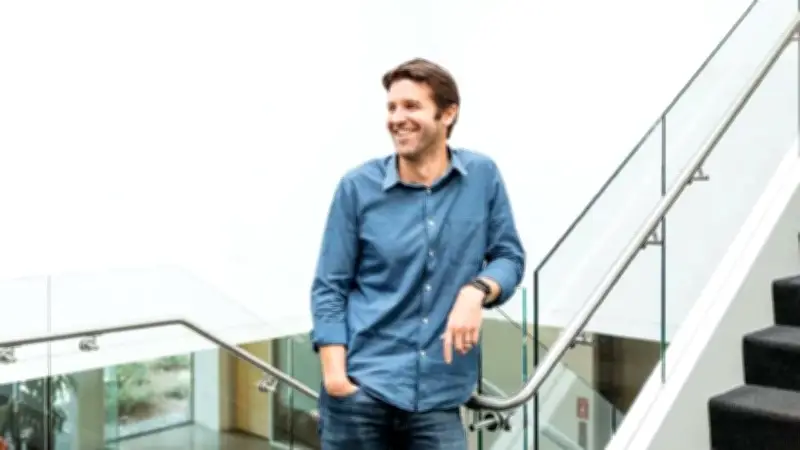 John Ternus wird neuer Apple-CEO: Hardware-Spezialist übernimmt von Tim Cook