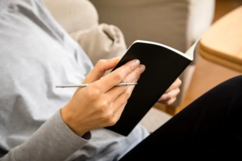 Journaling-Mythen entlarvt: Warum Perfektion beim Tagebuchschreiben unnötig ist