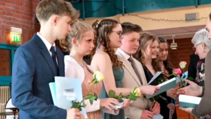 Jugendweihe in Gadebusch: Über 130 Jugendliche feiern traditionellen Übergangsritus