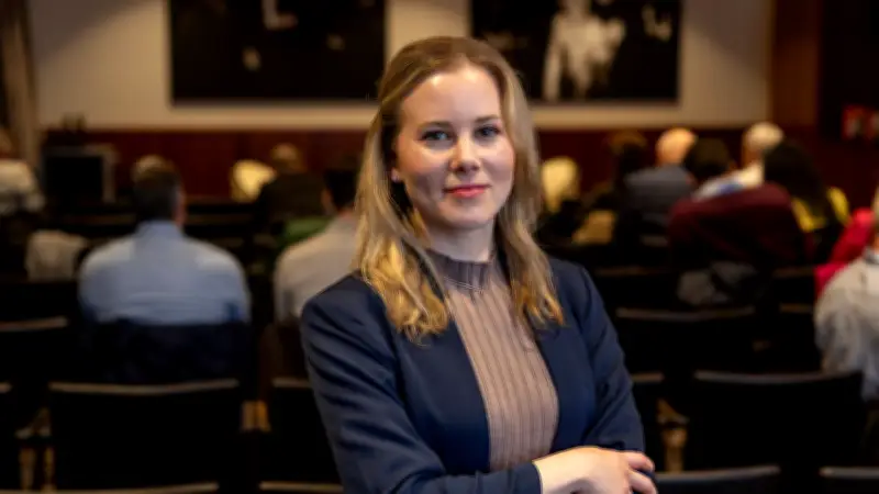 Julia Ruhs: Wie Politiker Steuergeld verschwenden und Vertrauen in die Demokratie verspielen