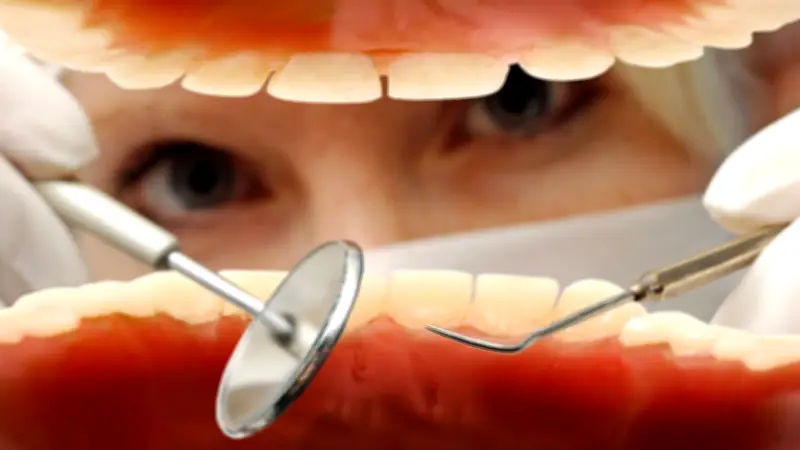 Junge Zahnärztin startet Pilotprojekt mit Praxismobil in Mansfeld