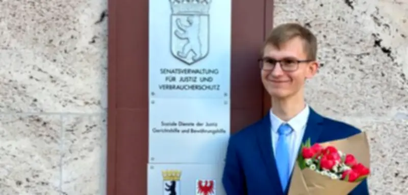 Jurist Ron Straßburg erzielt sagenhafte 18 Punkte im Staatsexamen – Ein historischer Erfolg