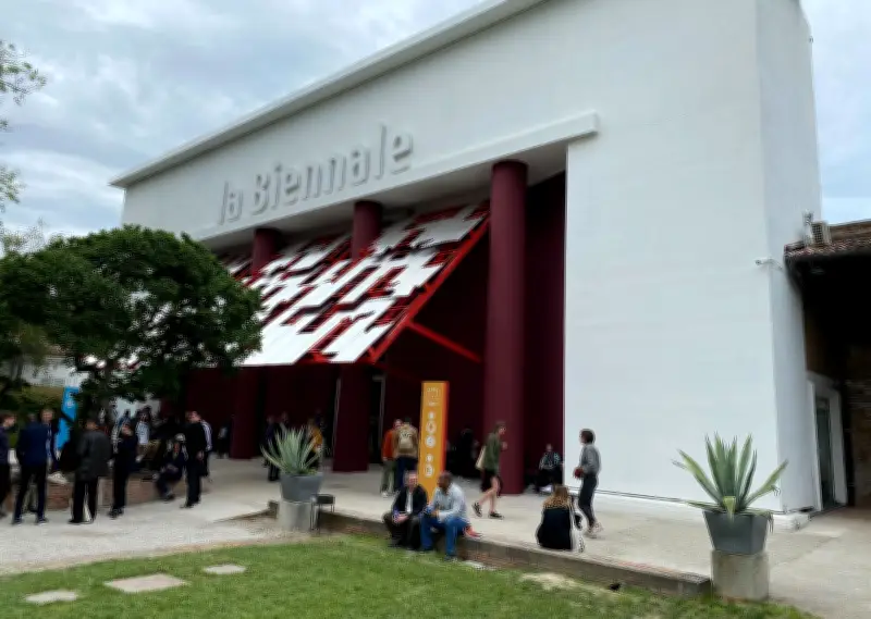 Jury der Kunstbiennale Venedig tritt geschlossen zurück