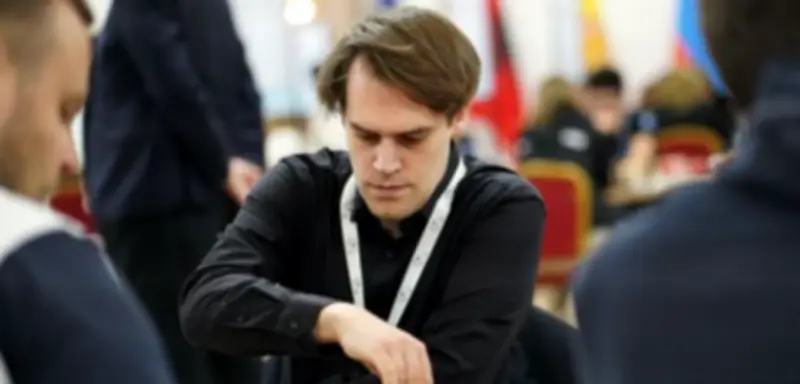 Kandidatenturnier auf Zypern: Junger Usbeke dominiert, Blübaum witzelt und Anti-Betrugs-Regeln sorgen für Protest