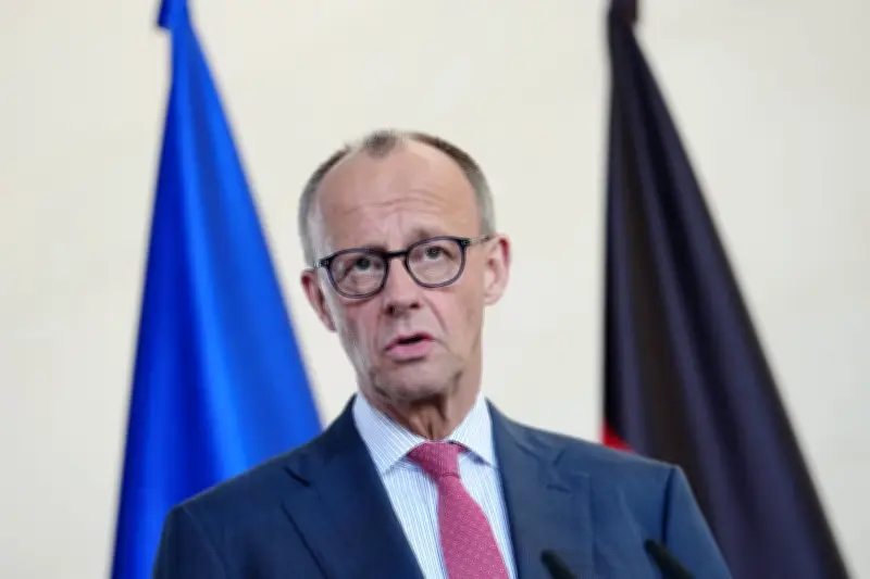 Kanzler Merz besucht Heeresübung in Munster