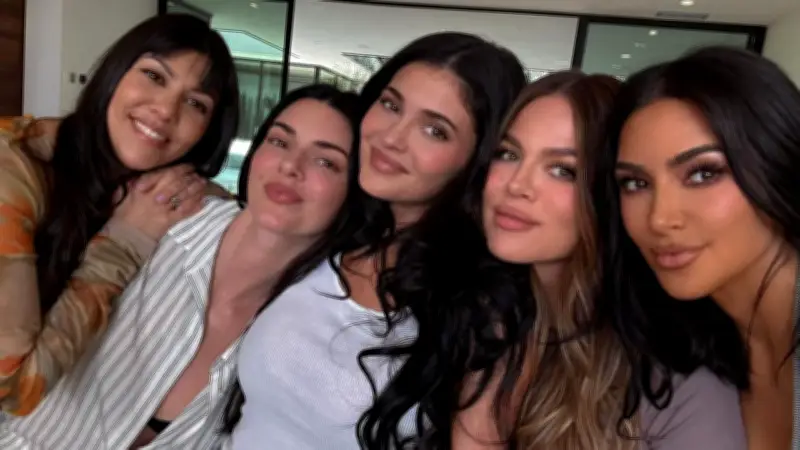 Kardashian-Jenner-Clan: Das milliardenschwere Selfie der fünf Schwestern