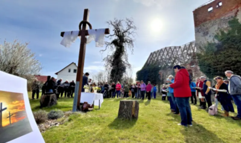 Karfreitagswanderung in Zörbig: 100 Pilger gehen den Kreuzweg von Schrenz nach Werben