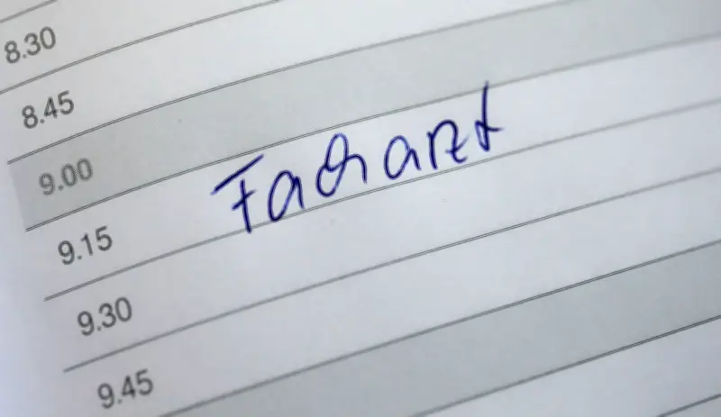 KBV-Chef Gassen nennt Termingarantie für Fachärzte 'Bullshit' - SPD-Forderung löst Debatte aus