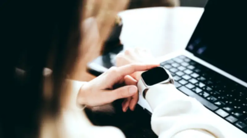 Kein Bug, sondern Design: Microsoft erklärt die verzögerte Uhrzeit auf dem Windows 11 Lockscreen