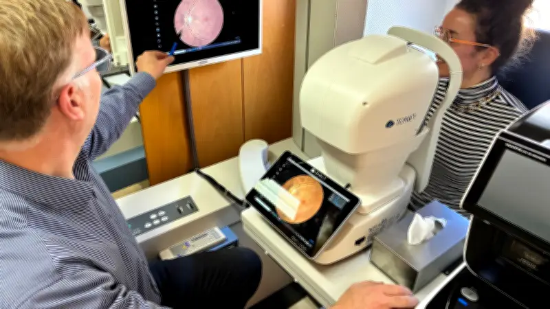 KI-gestützte Netzhautanalyse: Allstedter Optiker setzt auf innovative Augenscreening-Technik