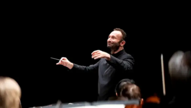 Kirill Petrenko dirigiert Mahlers Achte Symphonie bei Salzburger Osterfestspielen