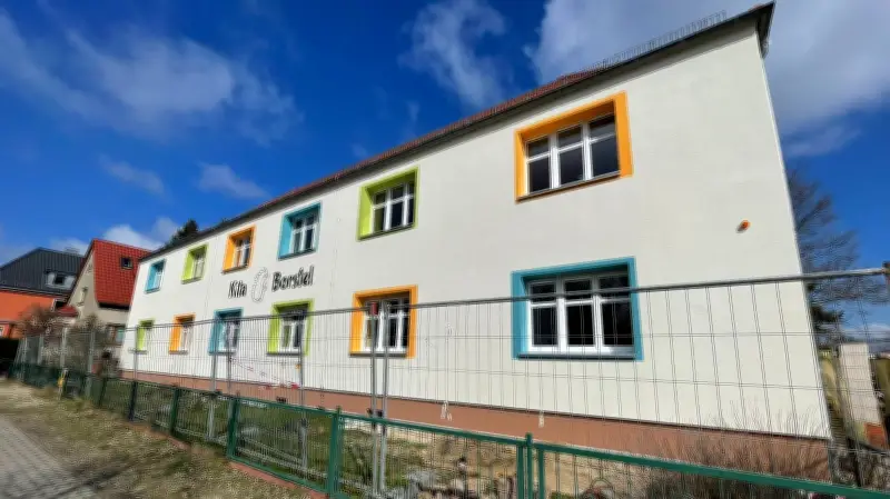 Kita Borstel in Wittenberg erstrahlt mit neuer Fassade nach umfangreichen Sanierungsarbeiten