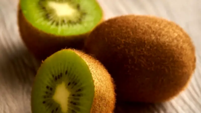 Kiwischale als Nährstoffwunder: Warum Sie die Schale nicht wegwerfen sollten