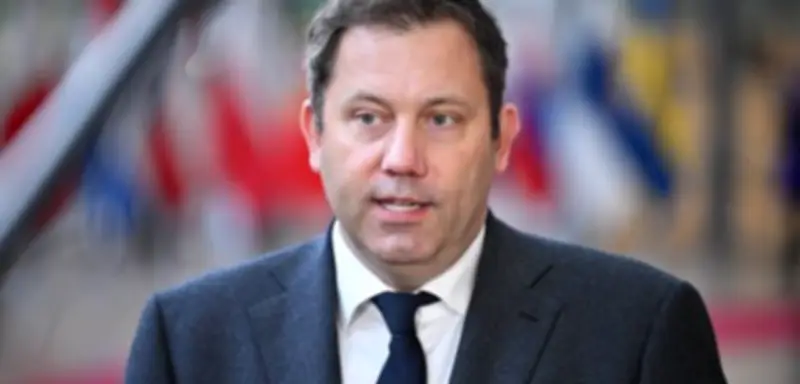 Klingbeil fordert Markteingriffe trotz Merz-Absage: Übergewinnsteuer gegen Spritpreise