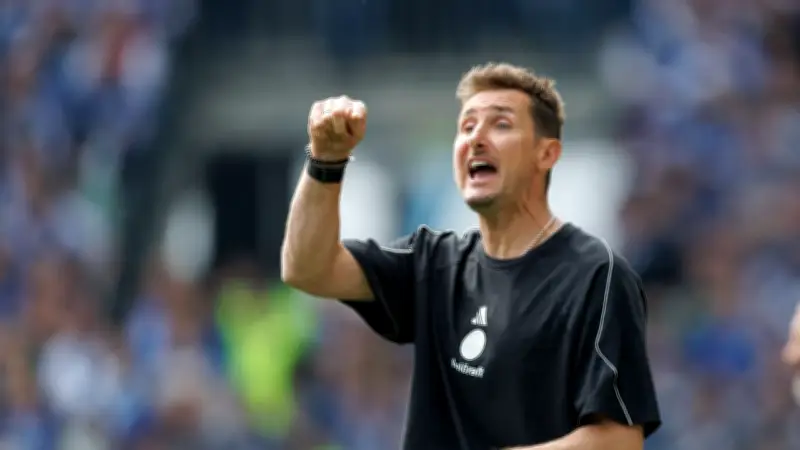 Klose passt Saisonziel an: „Jetzt Neunter bleiben!“