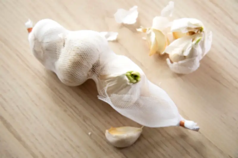 Knoblauch einfrieren und portionieren: Praktischer Lifehack im Test