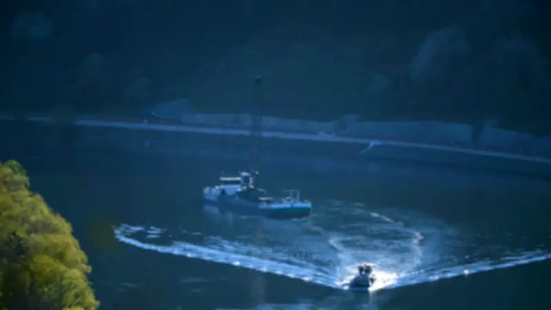 Koblenz: 500-Kilo-Weltkriegsbombe auf Baggerschiff erfolgreich entschärft