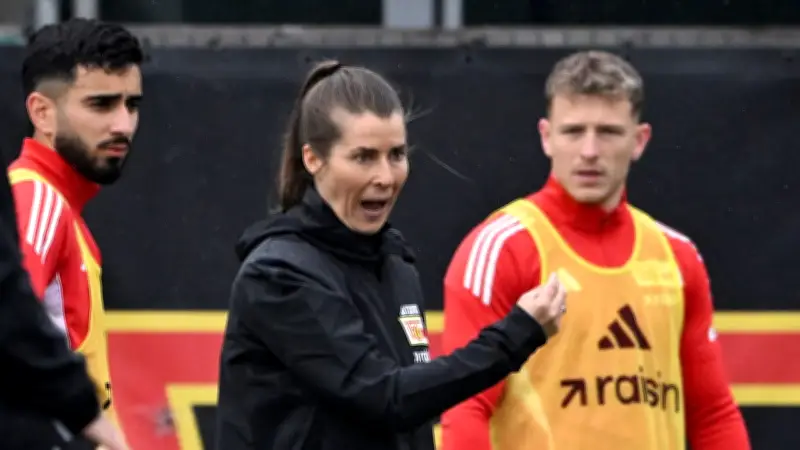 Kompany fordert Geduld für Eta: Erste Cheftrainerin in Männer-Bundesliga