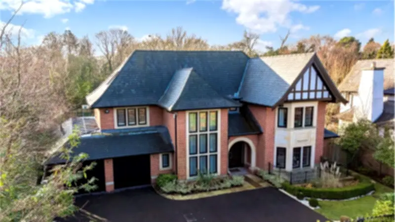 Kompany verkauft Luxus-Villa für vier Millionen Euro