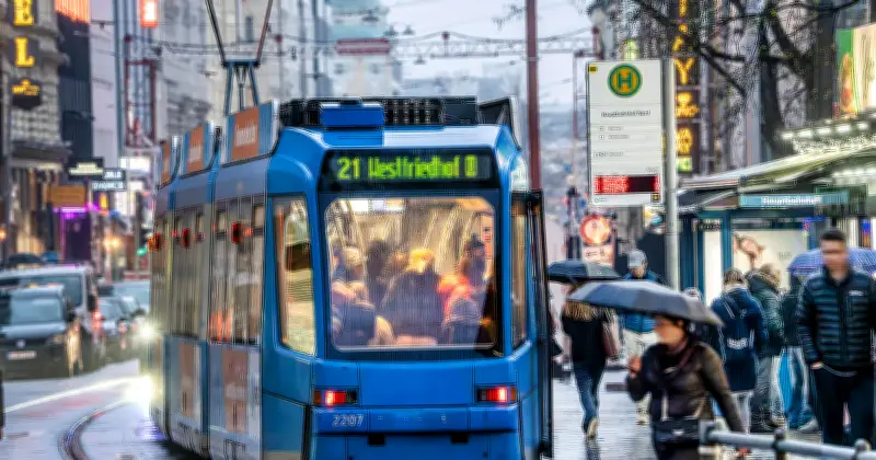 Kontrolle am Münchner Hauptbahnhof eskaliert: Dachdecker zieht sich aus und onaniert