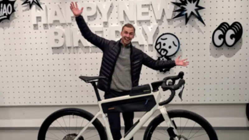 Krebs besiegt: John Müller radelt zum Taj Mahal – Station in Wittenberg