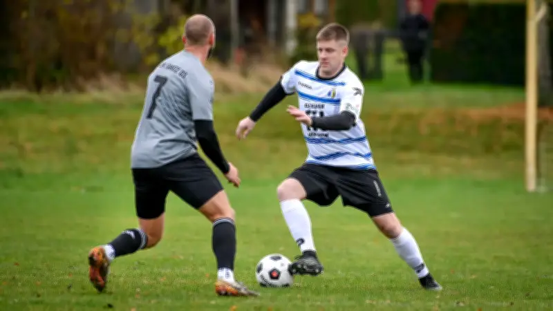 Kreisoberliga Warnow II: Lalendorf schießt 13 Tore, Platzverweis kippt Spiel