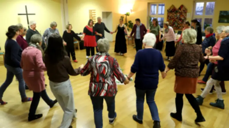Kreistanz in Strasburg: Meditatives Tanzen bringt Körper und Geist in Einklang