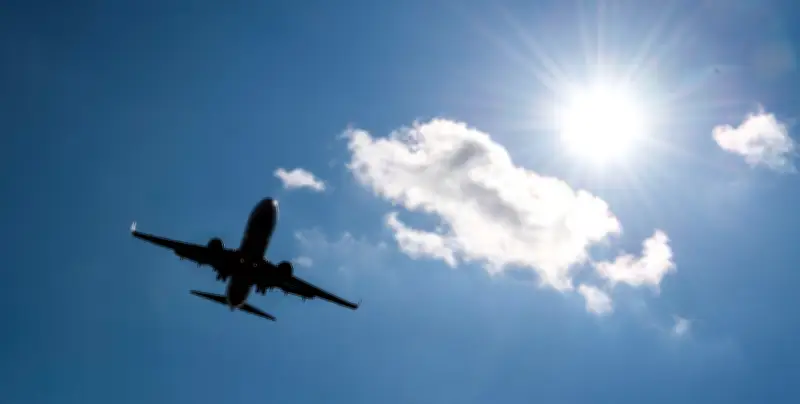 Krieg im Nahen Osten treibt Urlaubspreise: Nachträgliche Erhöhungen für Sommerreisen möglich