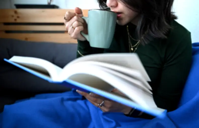 Krimi-Frühjahr 2026: Von Lavendelfeldern bis Ostseeküste - Spannung zwischen Idylle und Abgrund