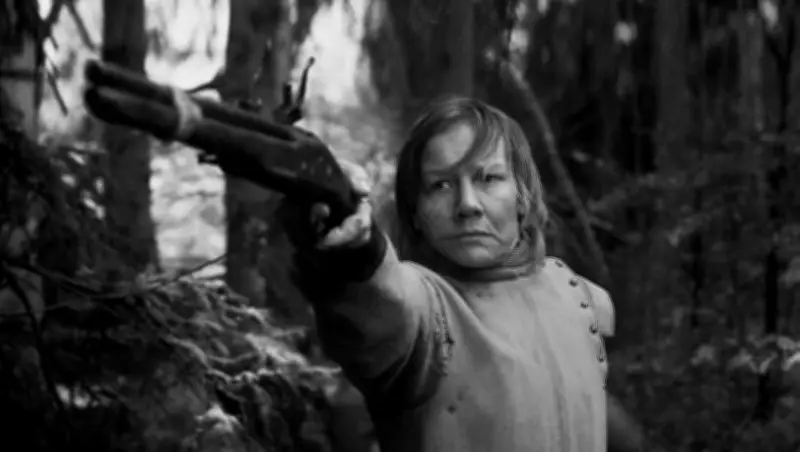 Kritik: „Rose“ mit Sandra Hüller – Ein Film über Freiheit und Verkleidung