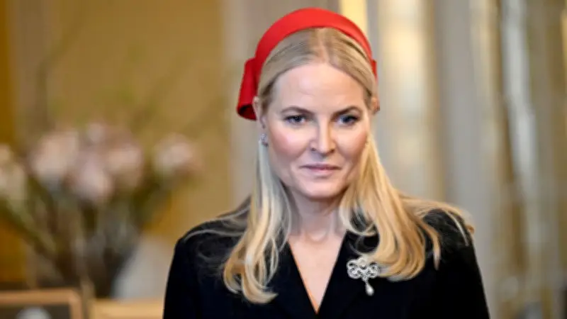 Kronprinzessin Mette-Marit: Epstein bat um Telefonat mit 17-jähriger Patentochter