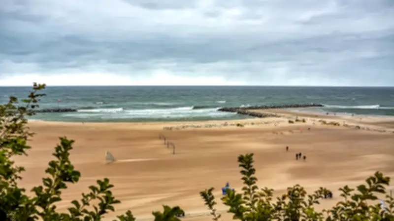 Küstenschutz schafft Touristenmagnet: Künstlicher Strand in Jarosławiec wächst stetig