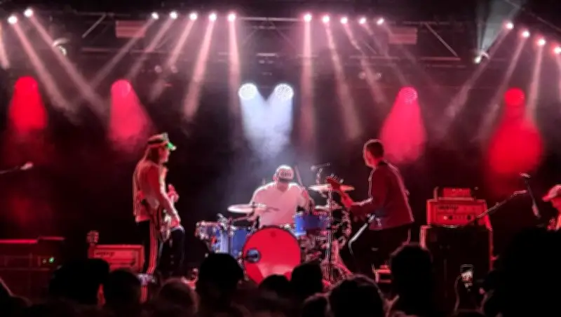 Kultband Sportfreunde Stiller überrascht München mit Geheimkonzert