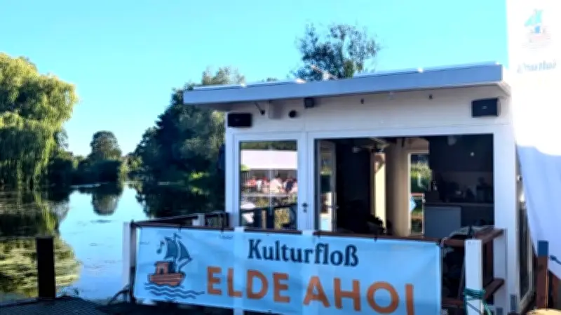 Kulturfloß Elde Ahoi: Drei Wochen mobile Bühne auf dem Wasser sucht Künstler
