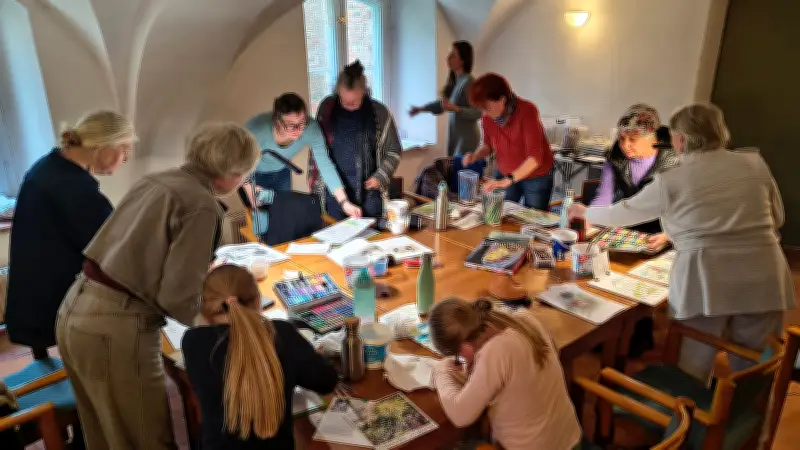 Kunst-Workshop in Bibow: Kirche wird zum Atelier auf Feiningers Spuren