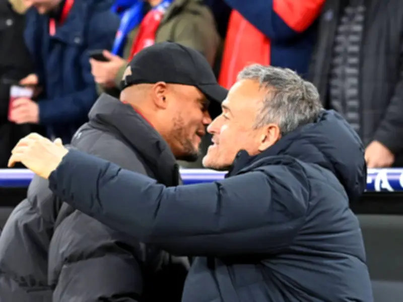 Kuriose Szene: Kompany und Enrique treffen sich in den Katakomben